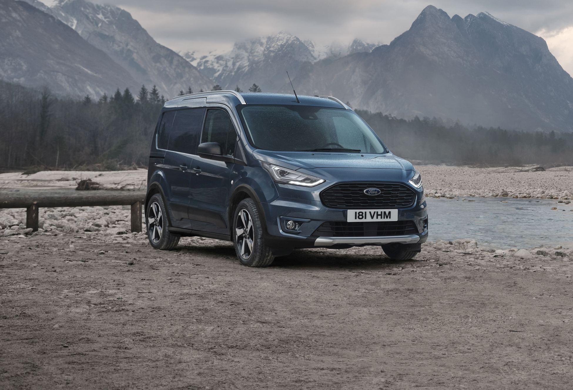 FORD_2020_TRANSIT_CONNECT_ACTIVE-01