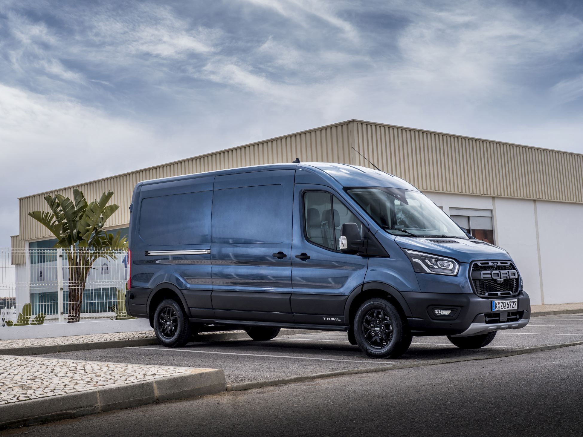 FORD_2020_TRANSIT_TRAIL_01