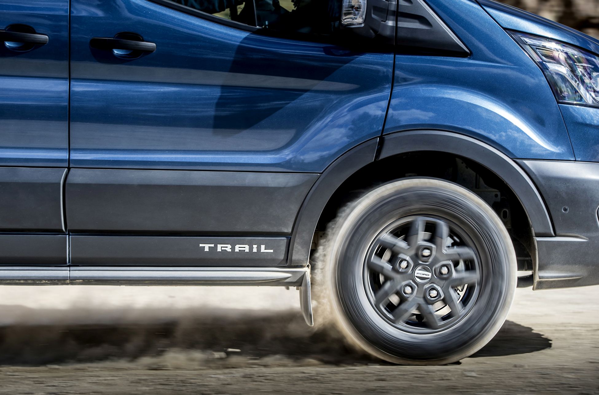 FORD_2020_TRANSIT_TRAIL_11
