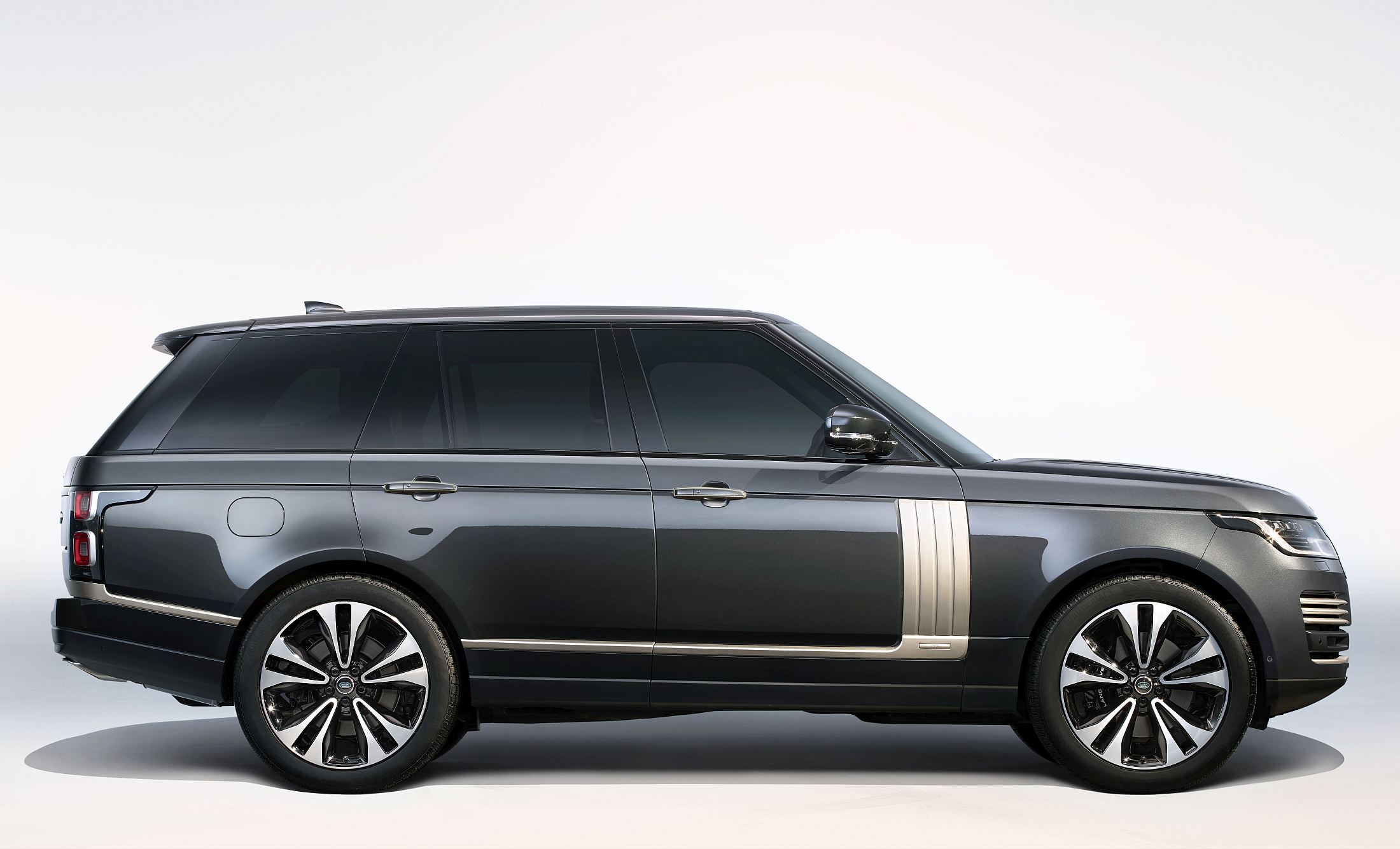 Range Rover_FIFTY_21MY_ND_170620_002 (12)