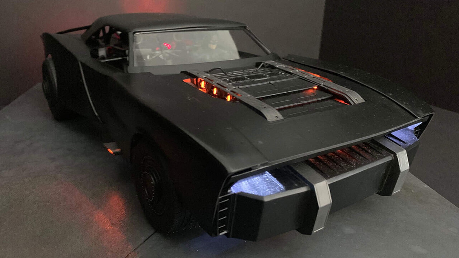the-batman-batmobile–photo-credit-thebatrobert-twitter_100748519