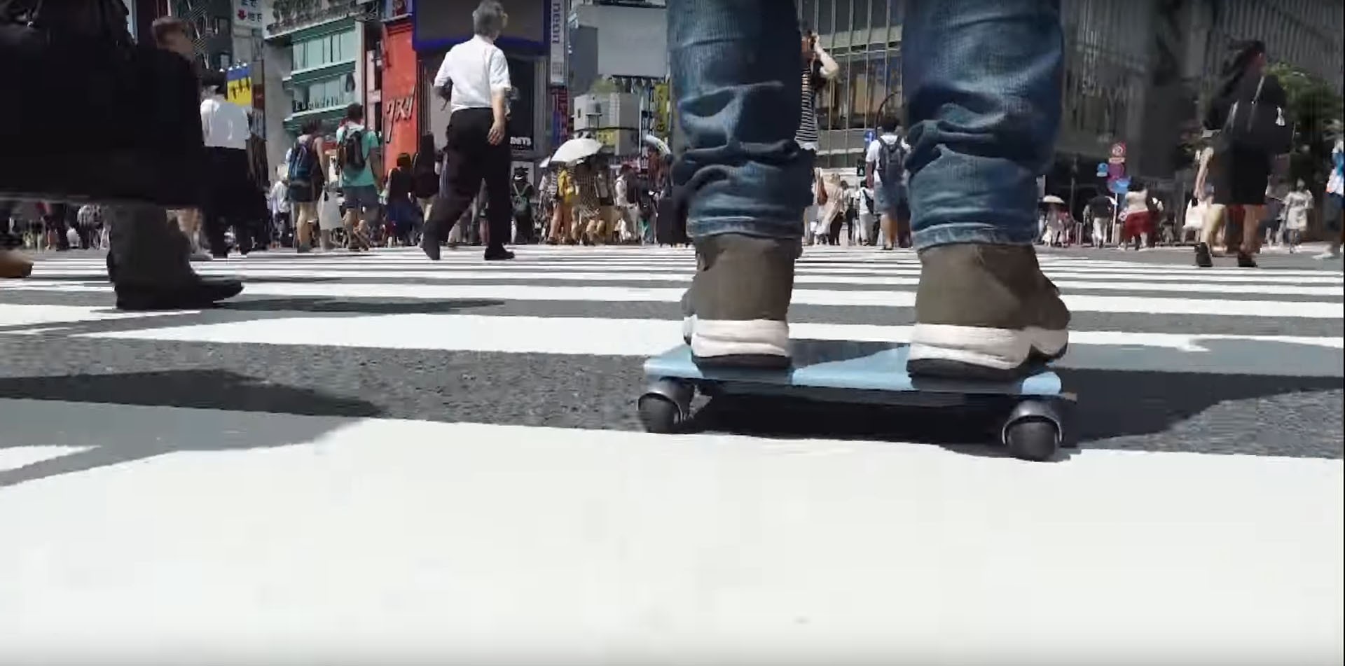 walkcar-personal-transport-device-is-ridiculous-and-brilliant-in-equal-measures_6