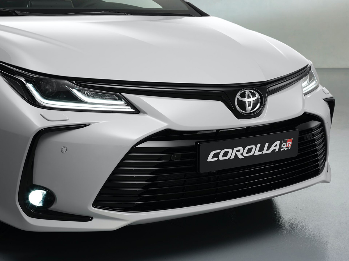 2021-Toyota-Corolla-Sedan-GR-Sport-European-spec-19