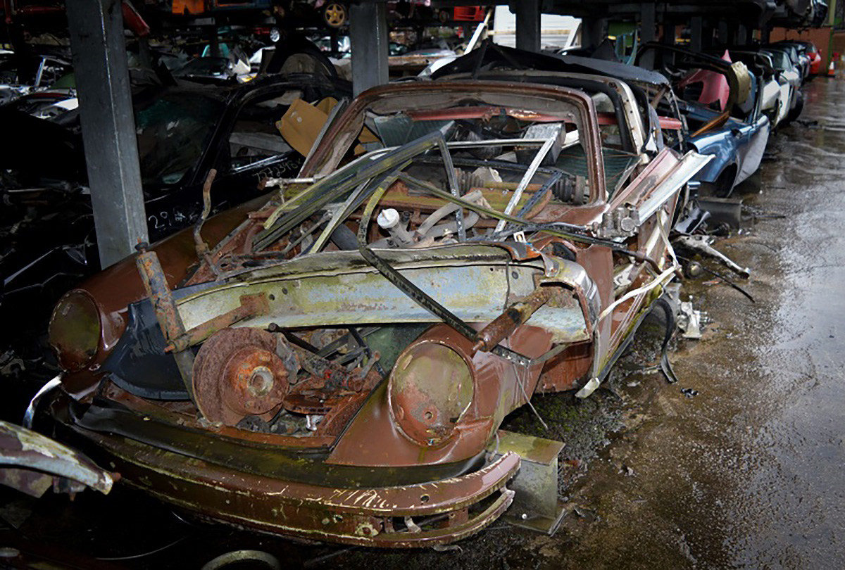 Chris-Pollitt-Sportscar-Scrapyard-8-2000×1405-1