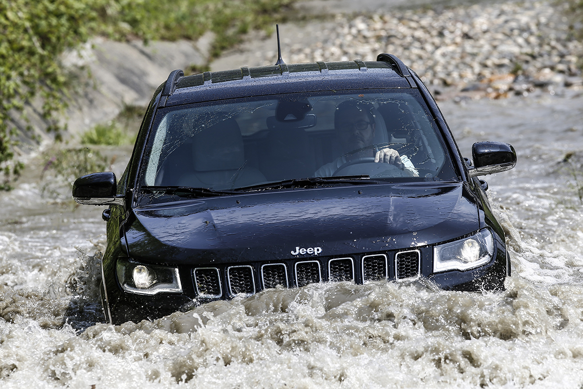 Jeep-Compass-Limited_4xe-7