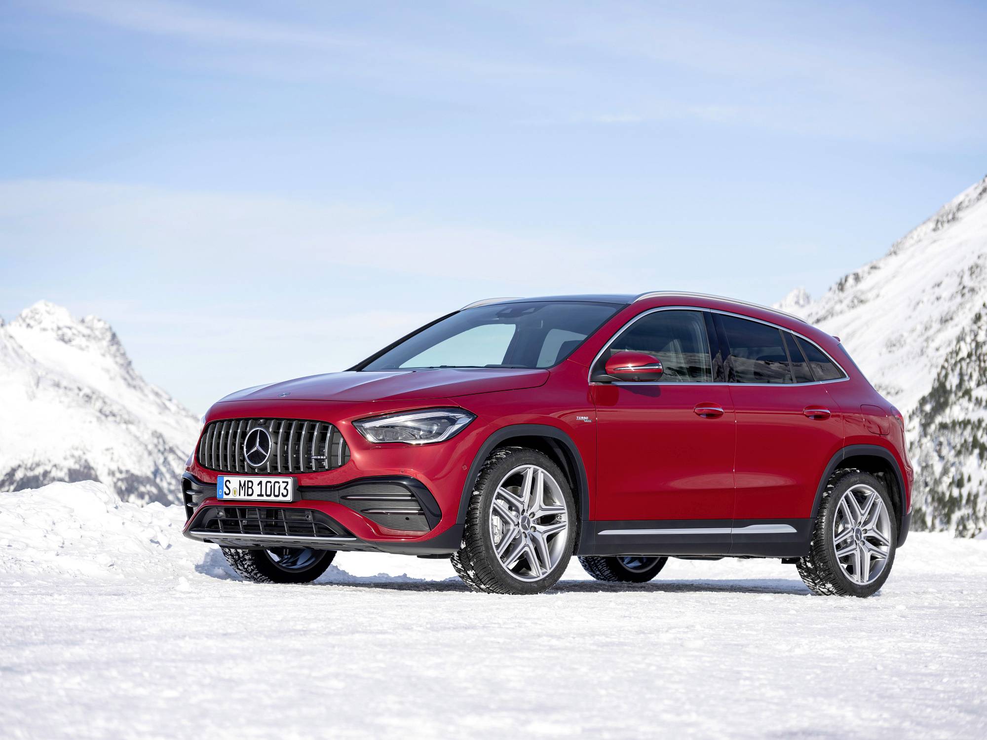 Verkaufsstart für die neuen Mercedes-AMG GLA Modelle: Kompakte Performance-SUV jetzt bestellbar

Sales release for the new Mercedes-AMG GLA models: Compact performance SUV now available to order