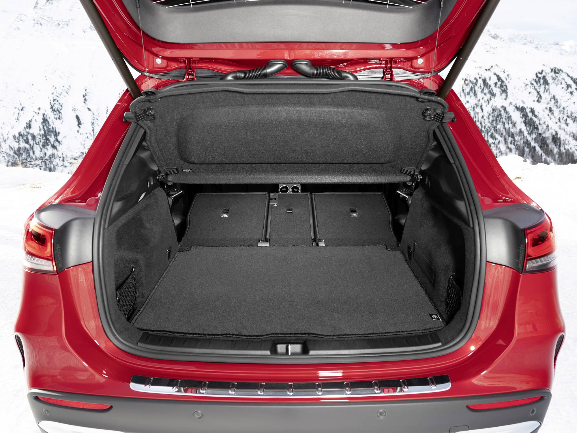 Verkaufsstart für die neuen Mercedes-AMG GLA Modelle: Kompakte Performance-SUV jetzt bestellbar

Sales release for the new Mercedes-AMG GLA models: Compact performance SUV now available to order