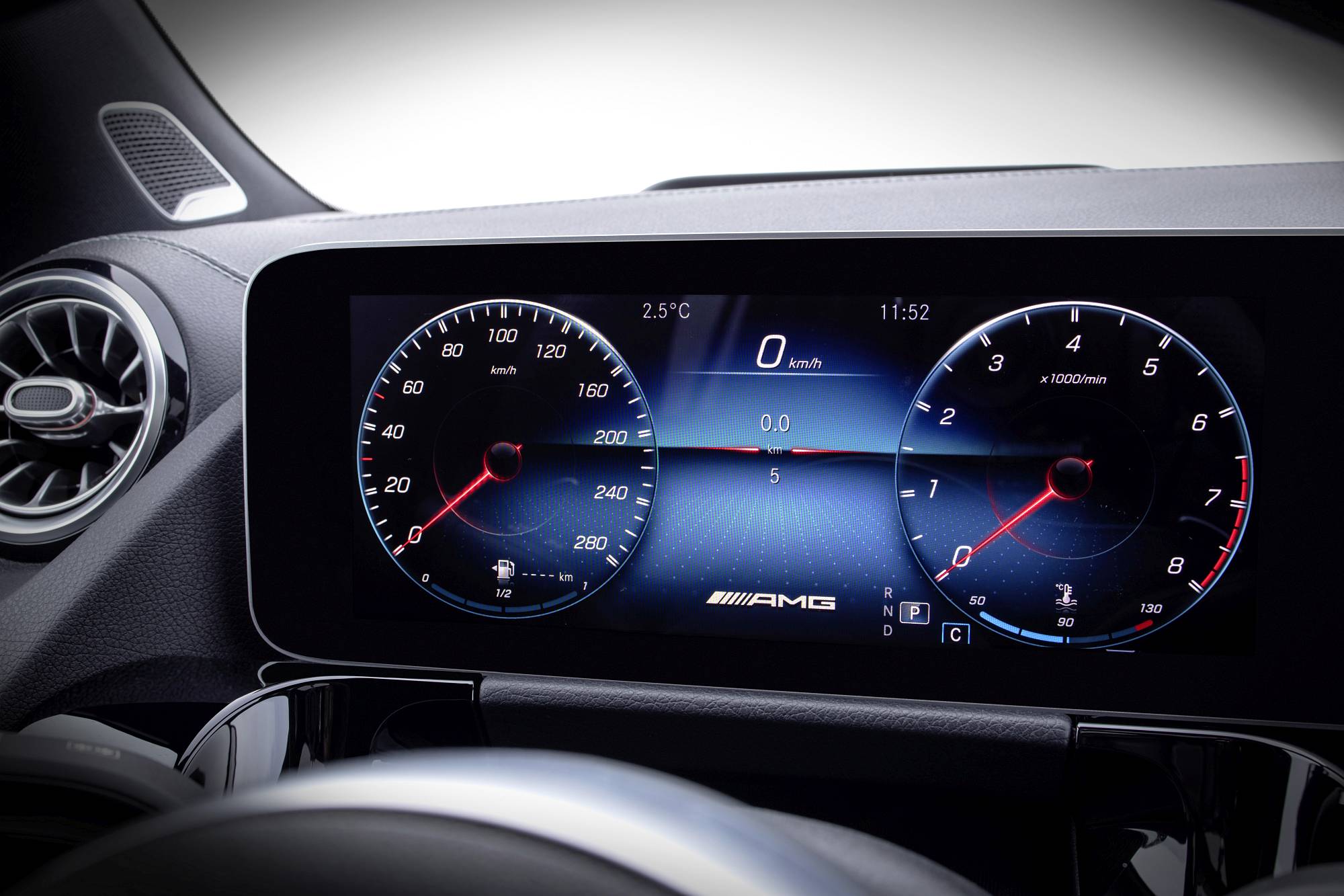 Verkaufsstart für die neuen Mercedes-AMG GLA Modelle: Kompakte Performance-SUV jetzt bestellbar

Sales release for the new Mercedes-AMG GLA models: Compact performance SUV now available to order