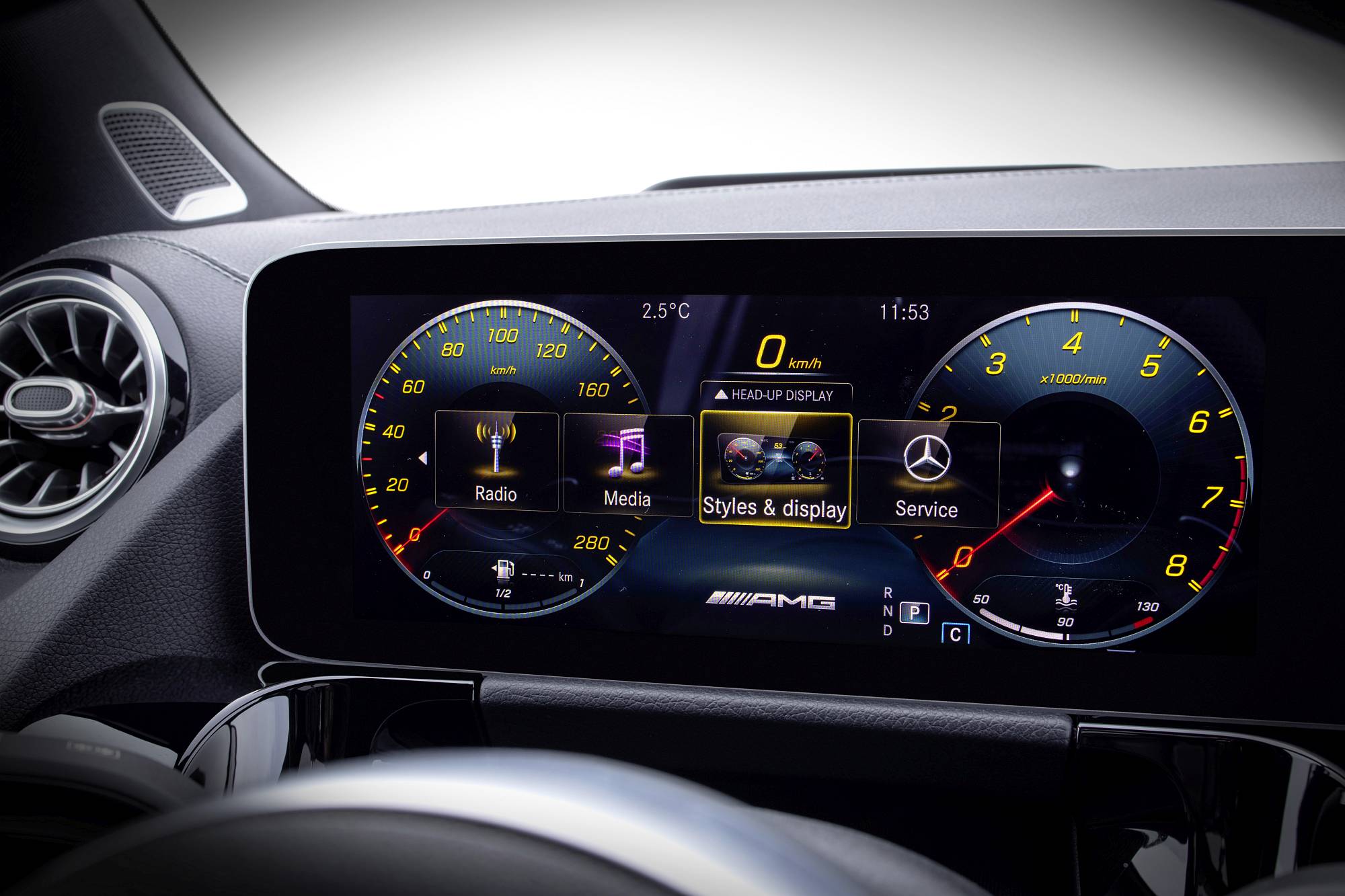 Verkaufsstart für die neuen Mercedes-AMG GLA Modelle: Kompakte Performance-SUV jetzt bestellbar

Sales release for the new Mercedes-AMG GLA models: Compact performance SUV now available to order