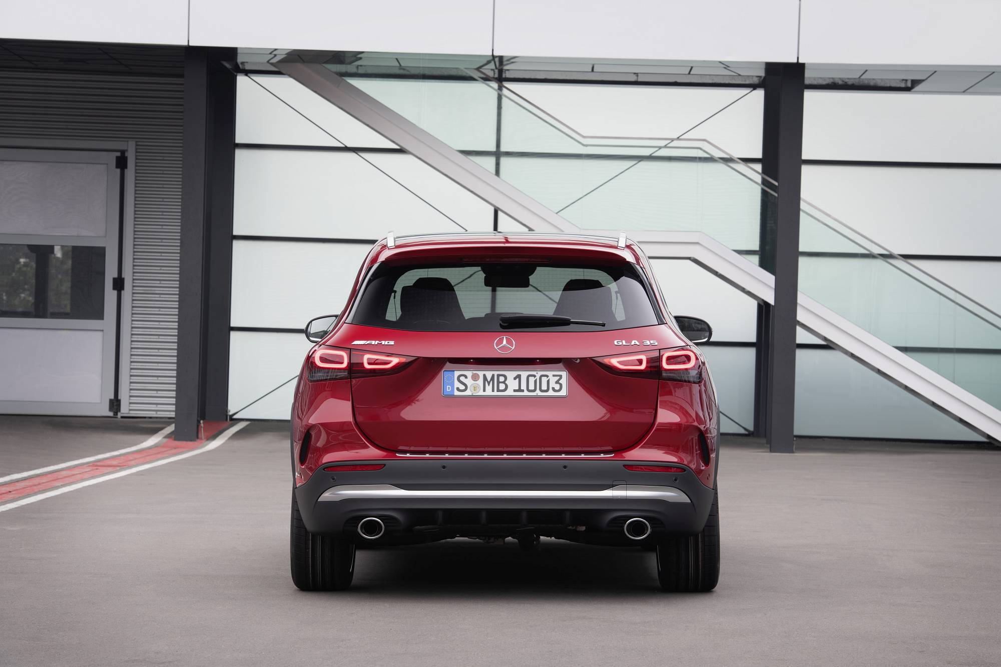 Verkaufsstart für die neuen Mercedes-AMG GLA Modelle: Kompakte Performance-SUV jetzt bestellbar

Sales release for the new Mercedes-AMG GLA models: Compact performance SUV now available to order