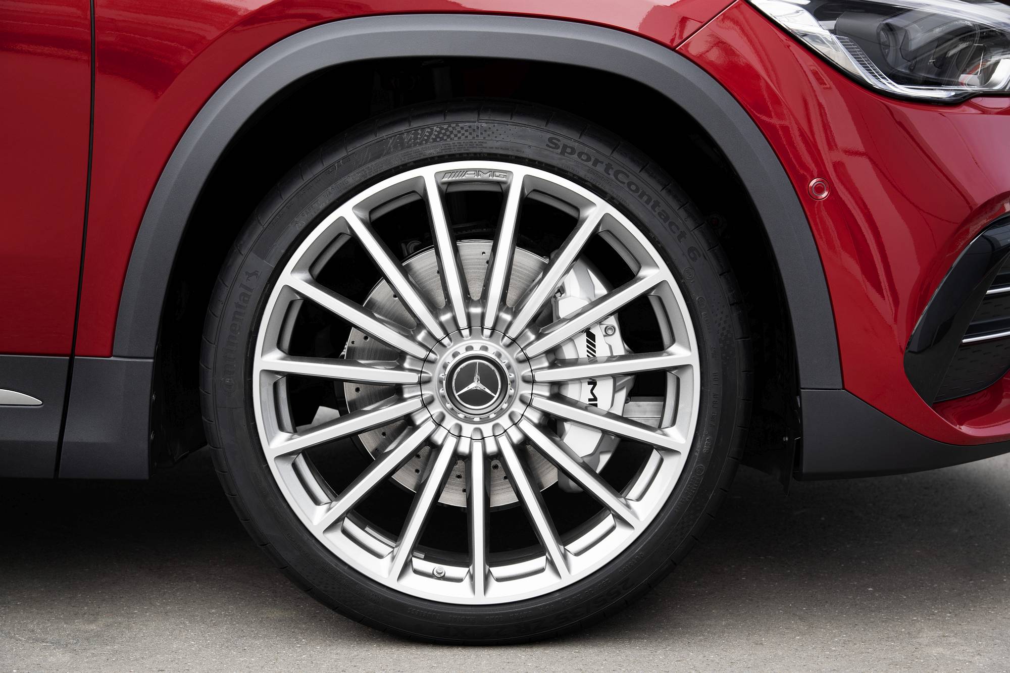 Verkaufsstart für die neuen Mercedes-AMG GLA Modelle: Kompakte Performance-SUV jetzt bestellbar

Sales release for the new Mercedes-AMG GLA models: Compact performance SUV now available to order