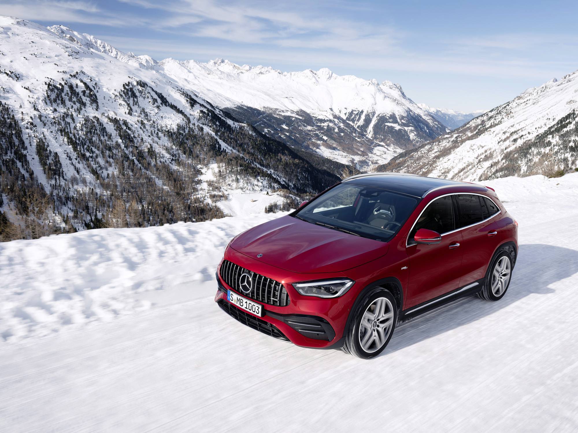Verkaufsstart für die neuen Mercedes-AMG GLA Modelle: Kompakte Performance-SUV jetzt bestellbar

Sales release for the new Mercedes-AMG GLA models: Compact performance SUV now available to order