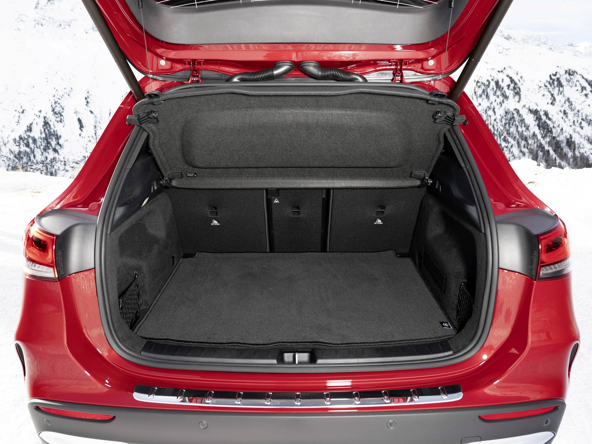 Verkaufsstart für die neuen Mercedes-AMG GLA Modelle: Kompakte Performance-SUV jetzt bestellbar

Sales release for the new Mercedes-AMG GLA models: Compact performance SUV now available to order