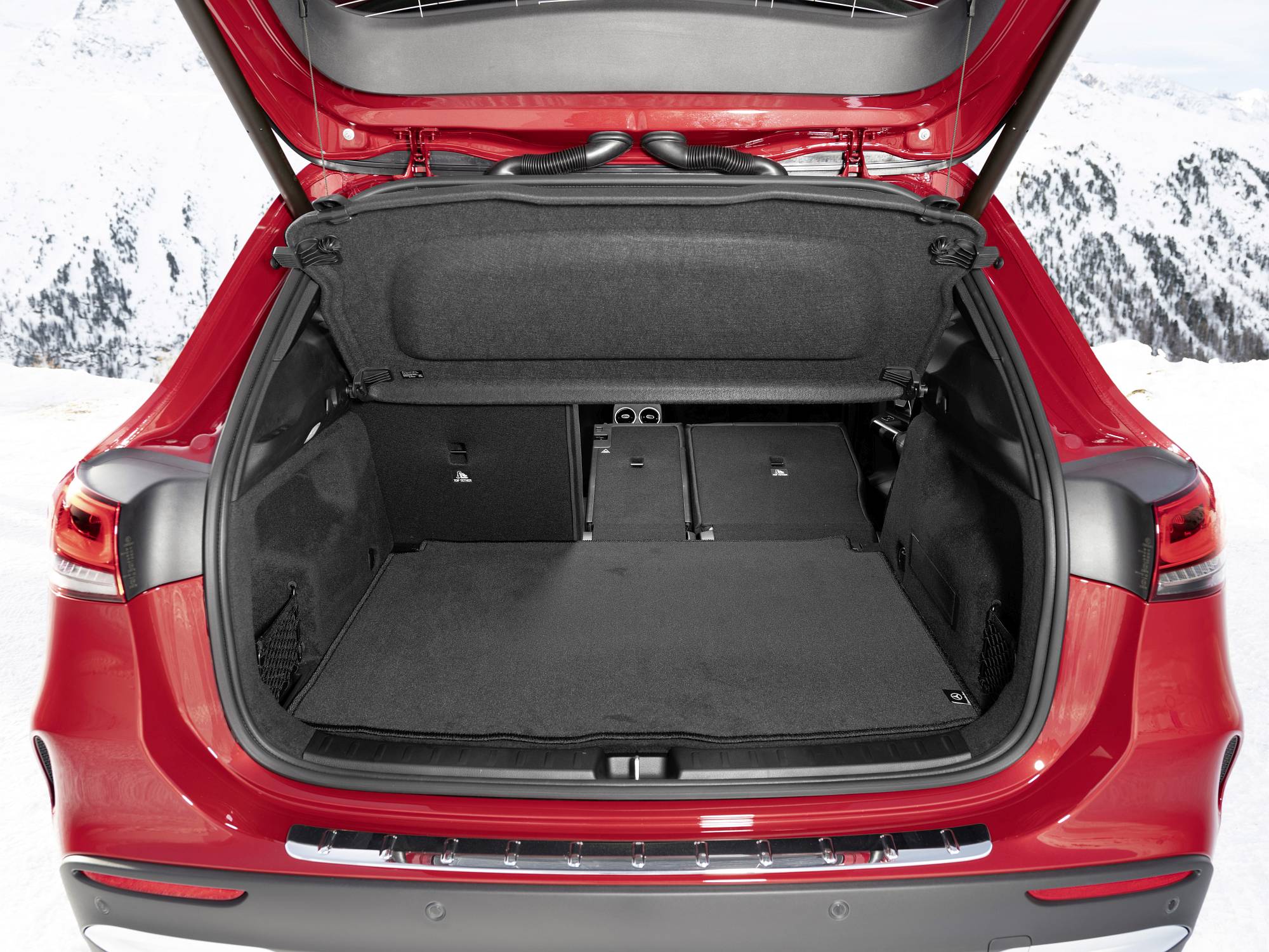 Verkaufsstart für die neuen Mercedes-AMG GLA Modelle: Kompakte Performance-SUV jetzt bestellbar

Sales release for the new Mercedes-AMG GLA models: Compact performance SUV now available to order