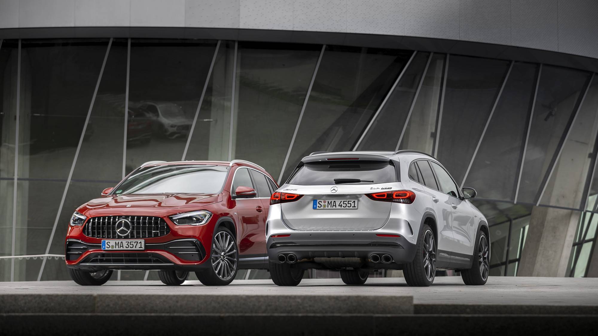 Mercedes-AMG GLA 45 S 4MATIC+ // Mercedes-AMG GLA 35 4MATIC

Mercedes-AMG GLA 45 S 4MATIC+ // Mercedes-AMG GLA 35 4MATIC