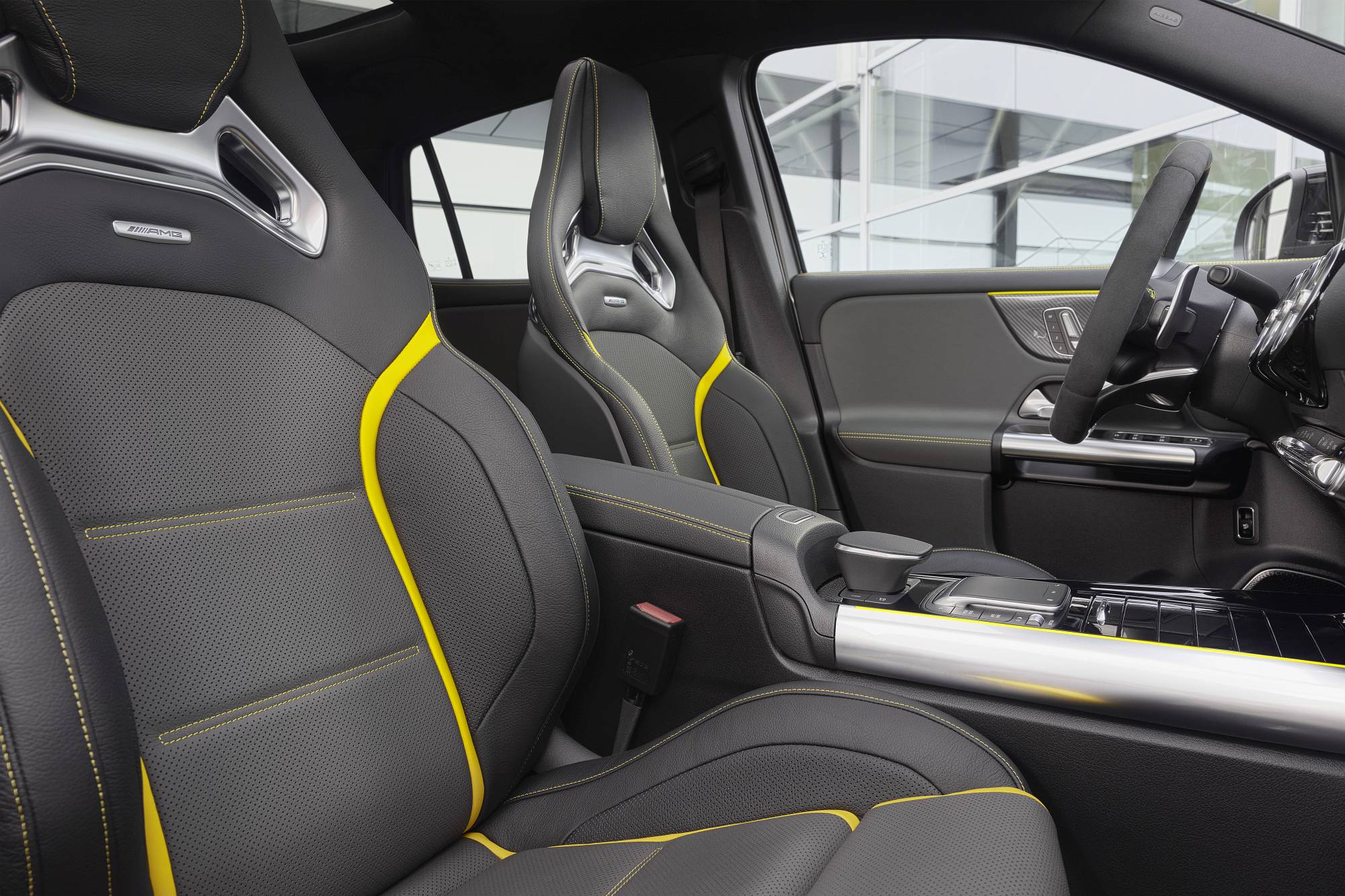 Verkaufsstart für die neuen Mercedes-AMG GLA Modelle: Kompakte Performance-SUV jetzt bestellbar

Sales release for the new Mercedes-AMG GLA models: Compact performance SUV now available to order