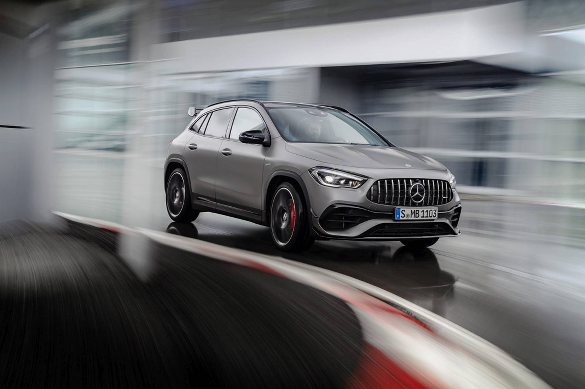 Verkaufsstart für die neuen Mercedes-AMG GLA Modelle: Kompakte Performance-SUV jetzt bestellbar

Sales release for the new Mercedes-AMG GLA models: Compact performance SUV now available to order