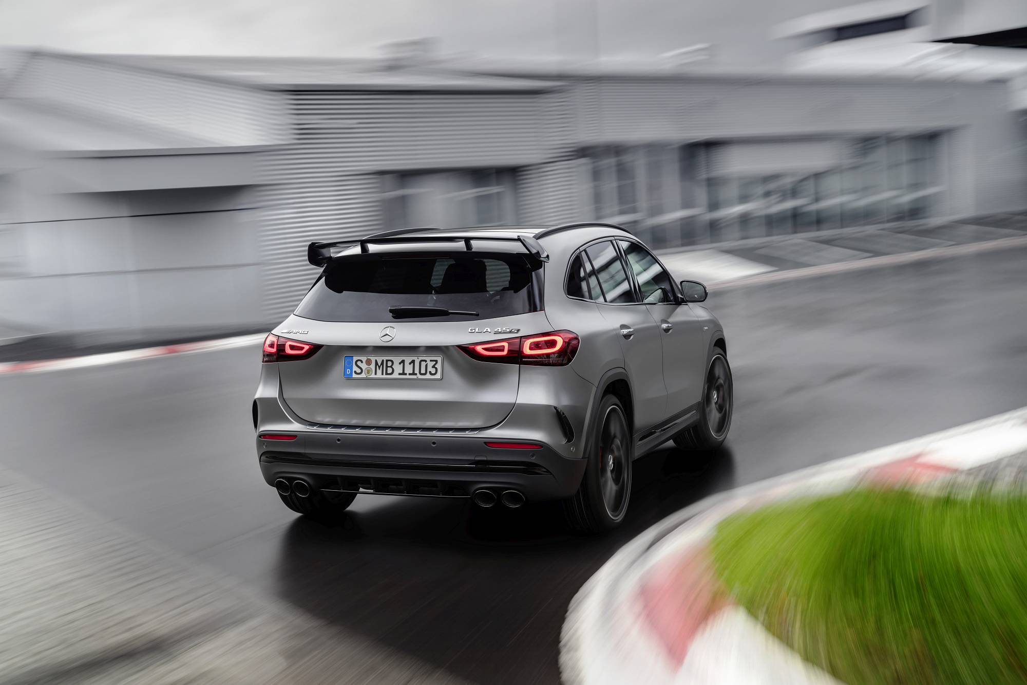 Verkaufsstart für die neuen Mercedes-AMG GLA Modelle: Kompakte Performance-SUV jetzt bestellbar

Sales release for the new Mercedes-AMG GLA models: Compact performance SUV now available to order