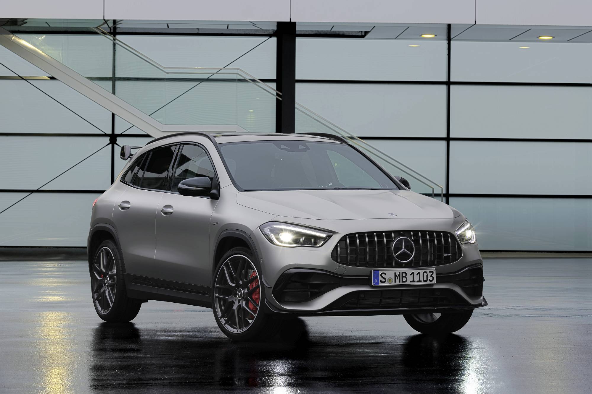 Verkaufsstart für die neuen Mercedes-AMG GLA Modelle: Kompakte Performance-SUV jetzt bestellbar

Sales release for the new Mercedes-AMG GLA models: Compact performance SUV now available to order