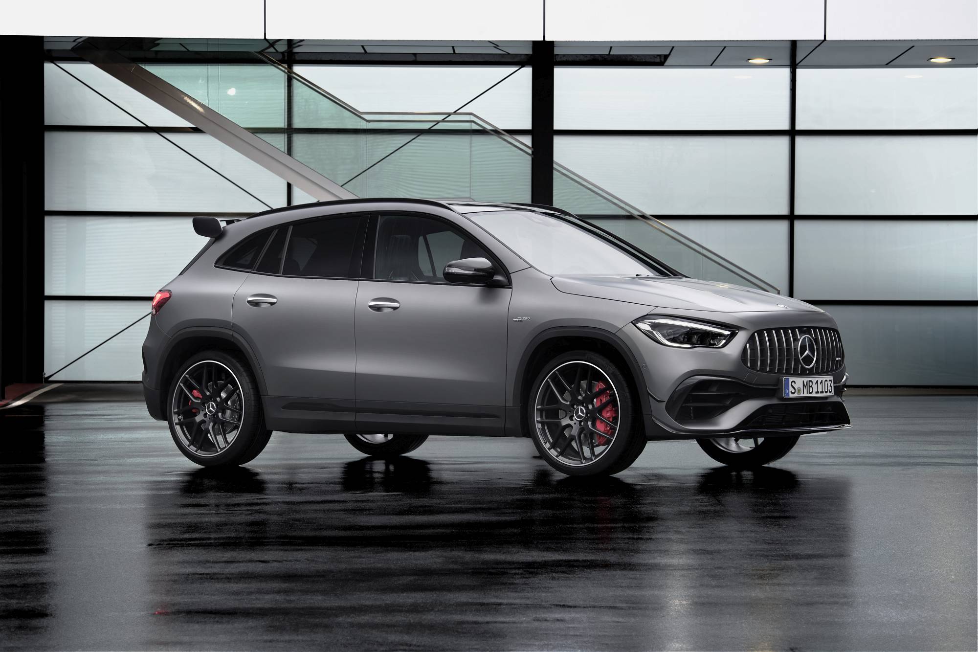 Verkaufsstart für die neuen Mercedes-AMG GLA Modelle: Kompakte Performance-SUV jetzt bestellbar

Sales release for the new Mercedes-AMG GLA models: Compact performance SUV now available to order