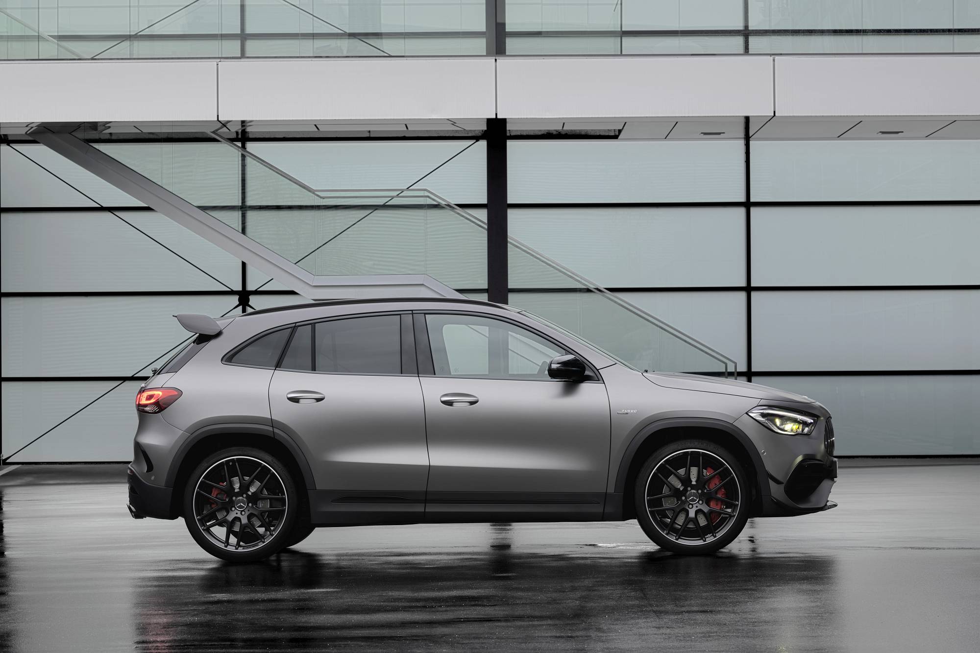 Verkaufsstart für die neuen Mercedes-AMG GLA Modelle: Kompakte Performance-SUV jetzt bestellbar

Sales release for the new Mercedes-AMG GLA models: Compact performance SUV now available to order