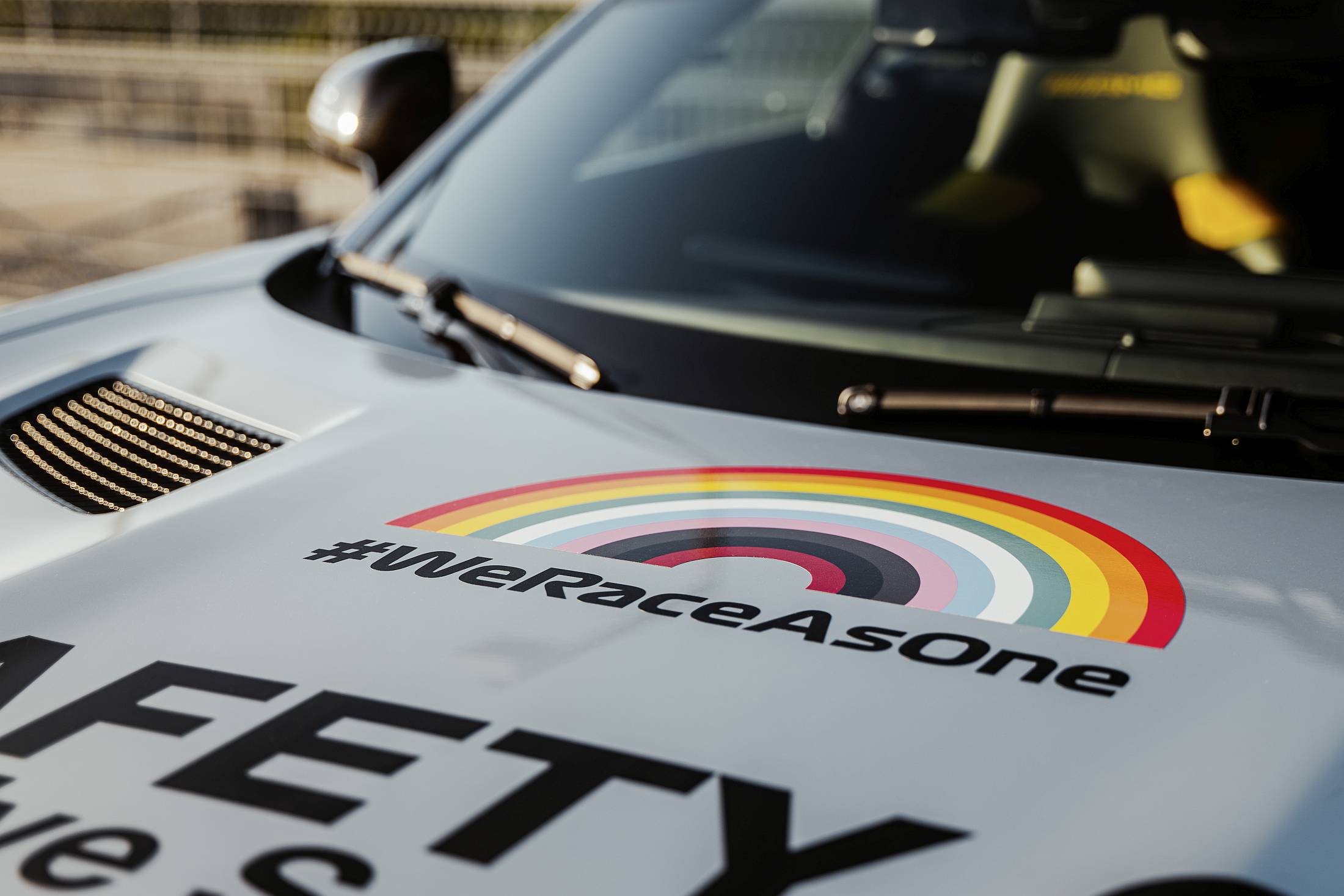Mercedes-AMG GT R Official FIA F1 Safety Car im neuen Look: Das neue Design des Formel 1 Safety Car setzt Zeichen für Solidarität, Sicherheit und Vielfalt

Mercedes-AMG GT R Official FIA F1 Safety Car with a new look: The new design of the Formula 1 Safe
