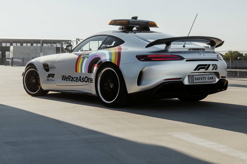 Mercedes-AMG GT R Official FIA F1 Safety Car im neuen Look: Das neue Design des Formel 1 Safety Car setzt Zeichen für Solidarität, Sicherheit und Vielfalt
Mercedes-AMG GT R Official FIA F1 Safety Car with a new look: The new design of the Formula 1 Safe