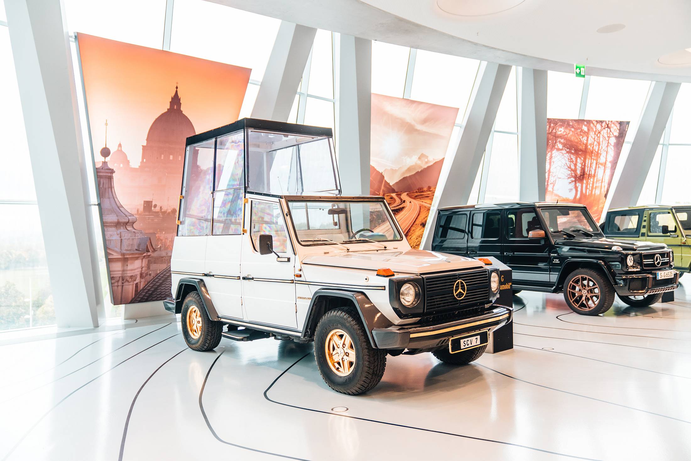 Premiere vor 40 Jahren: „Papamobil“ auf Basis der Mercedes-Benz G-Klasse

Premiere 40 years ago: “Popemobile” based on the Mercedes-Benz G-Class