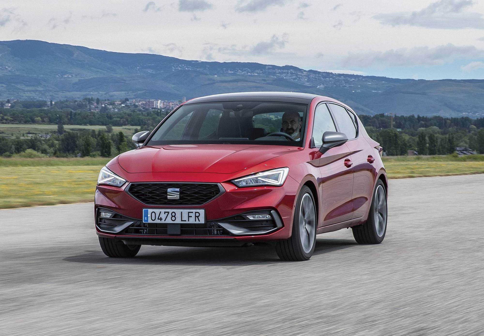 SEAT Leon 4 gerações_2020 (1)