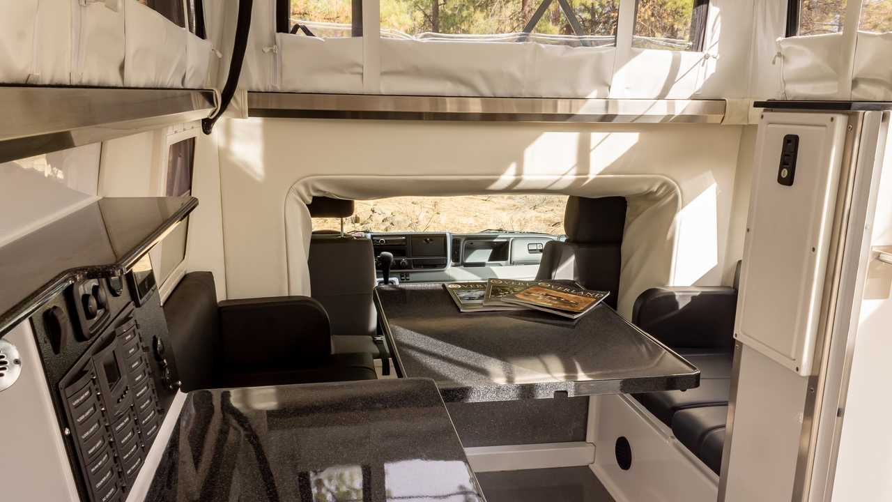 earthcruiser-dual-cab-overland-vehicle (1)