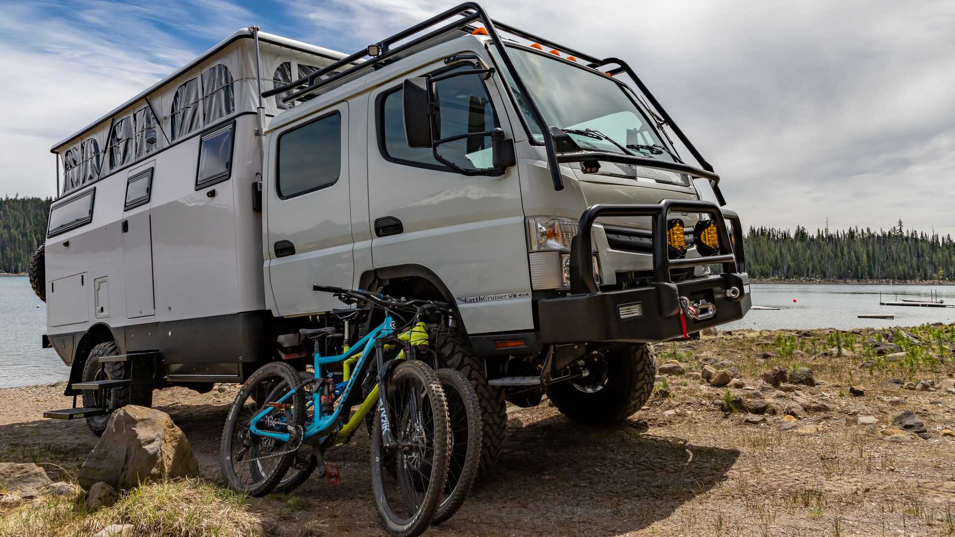 earthcruiser-dual-cab-overland-vehicle