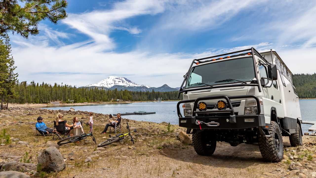 earthcruiser-dual-cab-overland-vehicle (3)