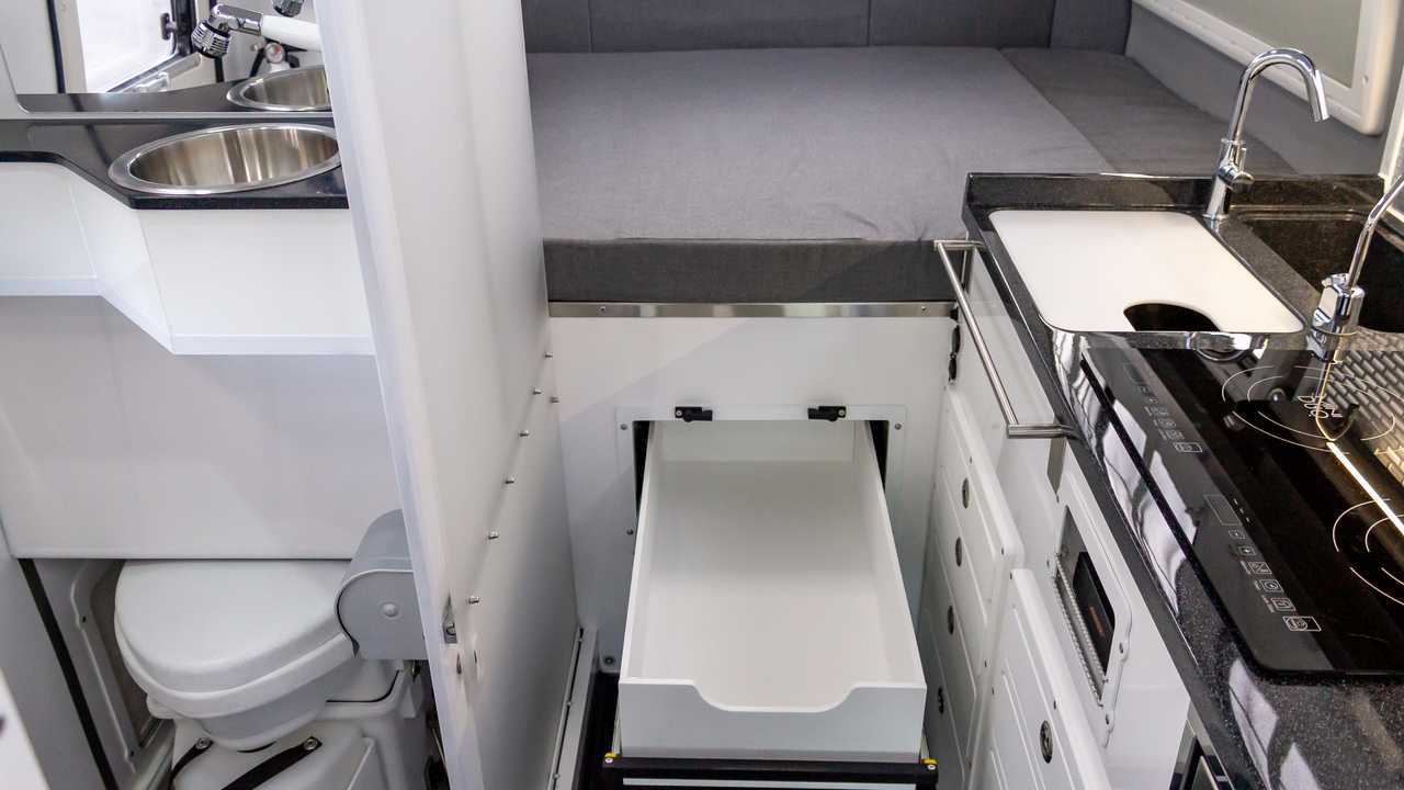 earthcruiser-dual-cab-overland-vehicle (4)