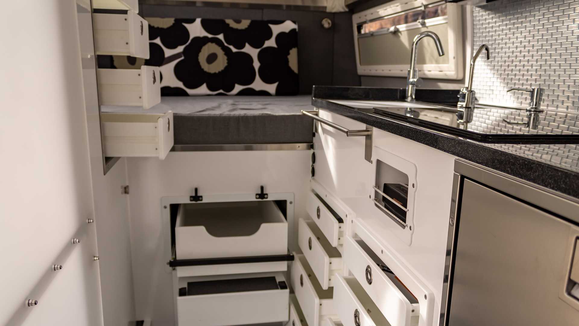 earthcruiser-dual-cab-overland-vehicle