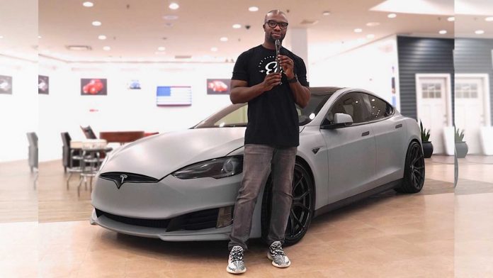 rich-benoit-rebuilds-tells-tesla-to-be-upfront-on-mcu-issue