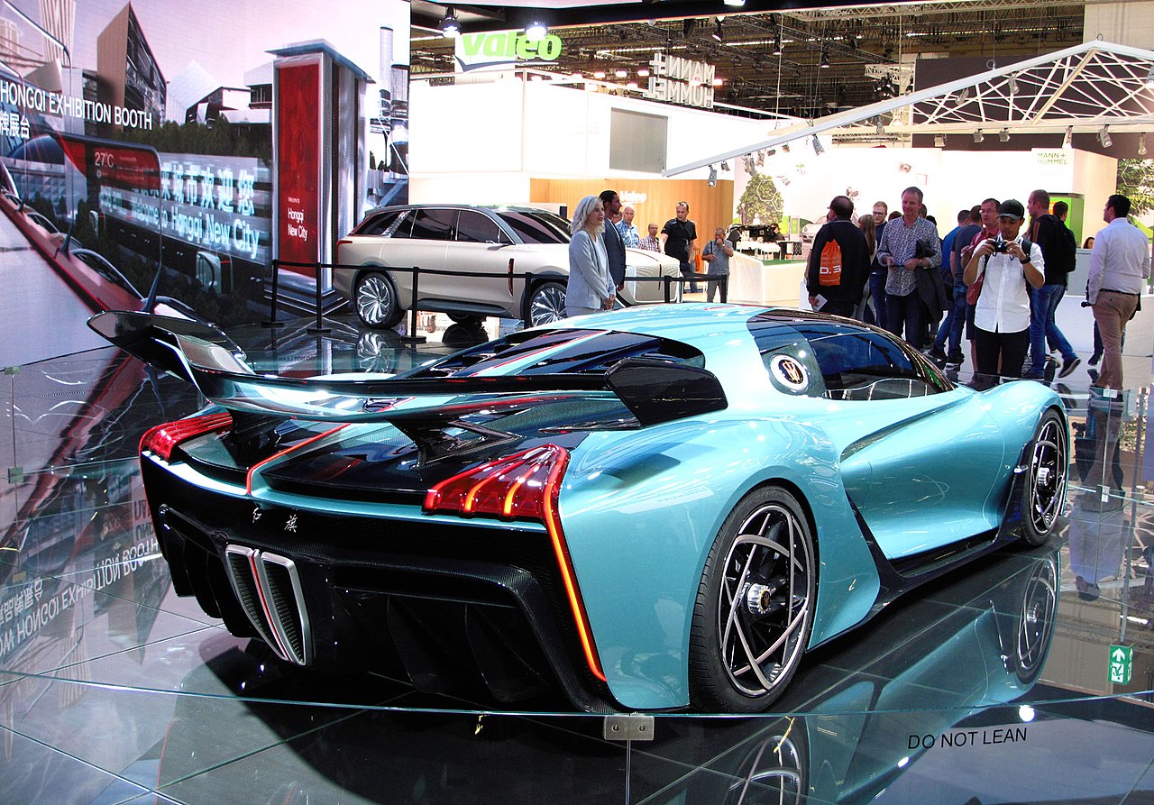 1280px-Hongqi_S9_Concept_(48800427341)