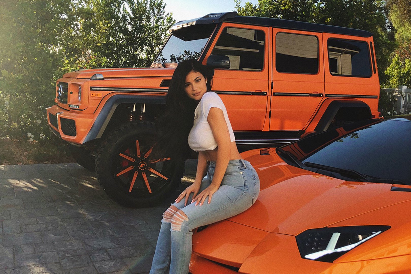 4d476b2a-mercedes-benz-g550-4×42-kylie-jenner-1