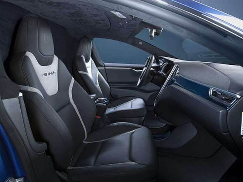 BINZ.E_TESLA-MODEL-S_Bestattungswagen_Fahrerraum_small-e1591367436995