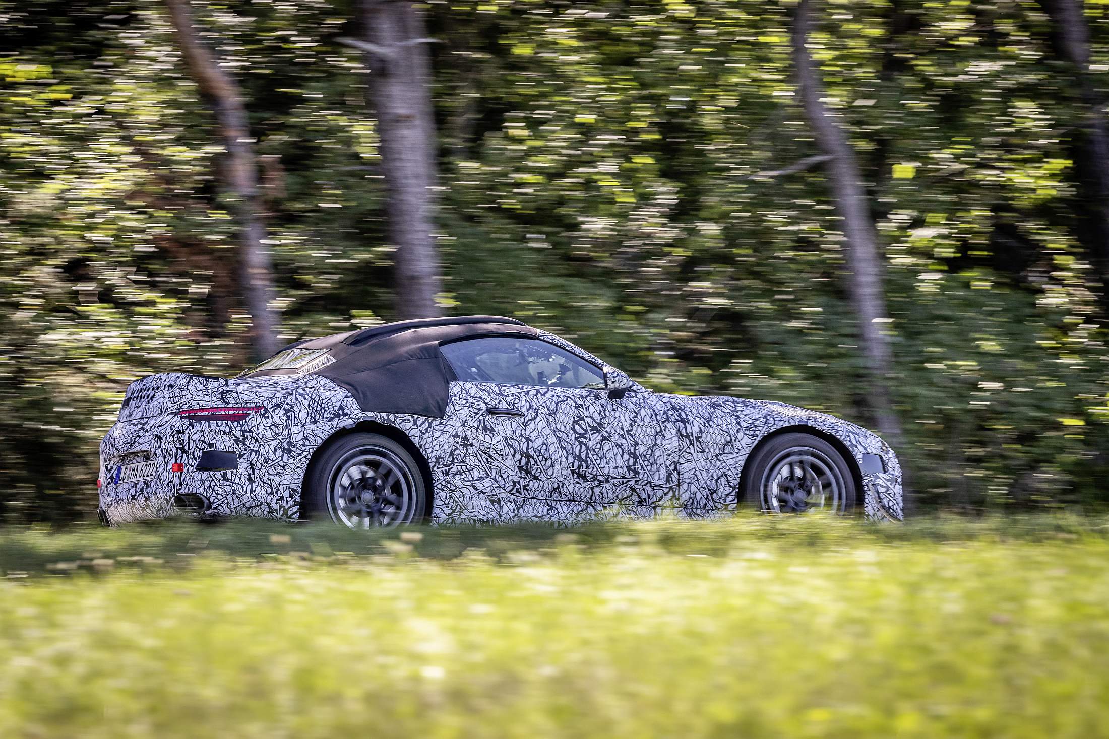 Die Legende lebt: Vorserienfahrzeuge des neuen SL Roadster starten zu ausführlichen Straßentests

The legend lives on: pre-production vehicles of the new SL Roadster embark on extensive road tests