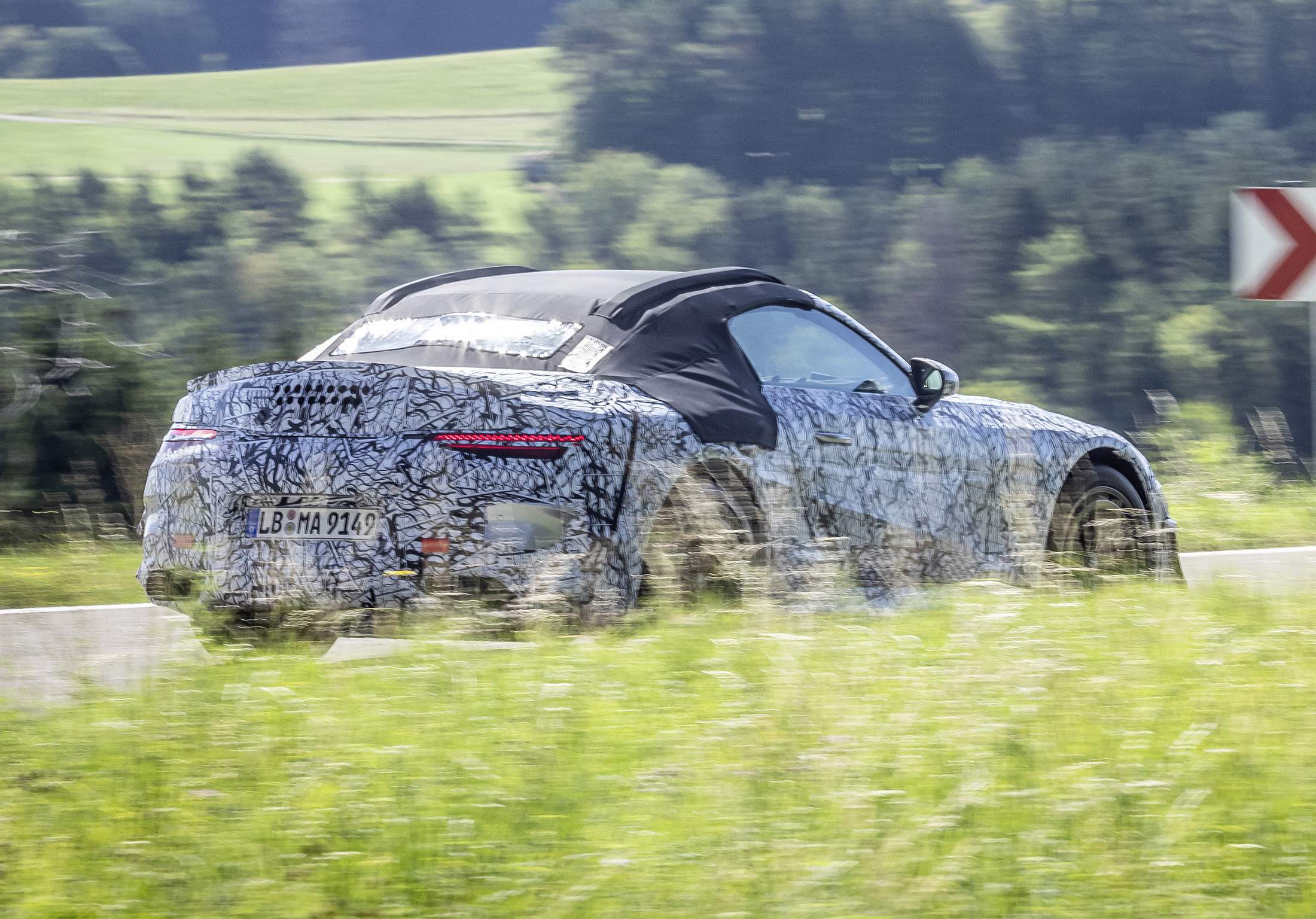 Die Legende lebt: Vorserienfahrzeuge des neuen SL Roadster starten zu ausführlichen Straßentests

The legend lives on: pre-production vehicles of the new SL Roadster embark on extensive road tests