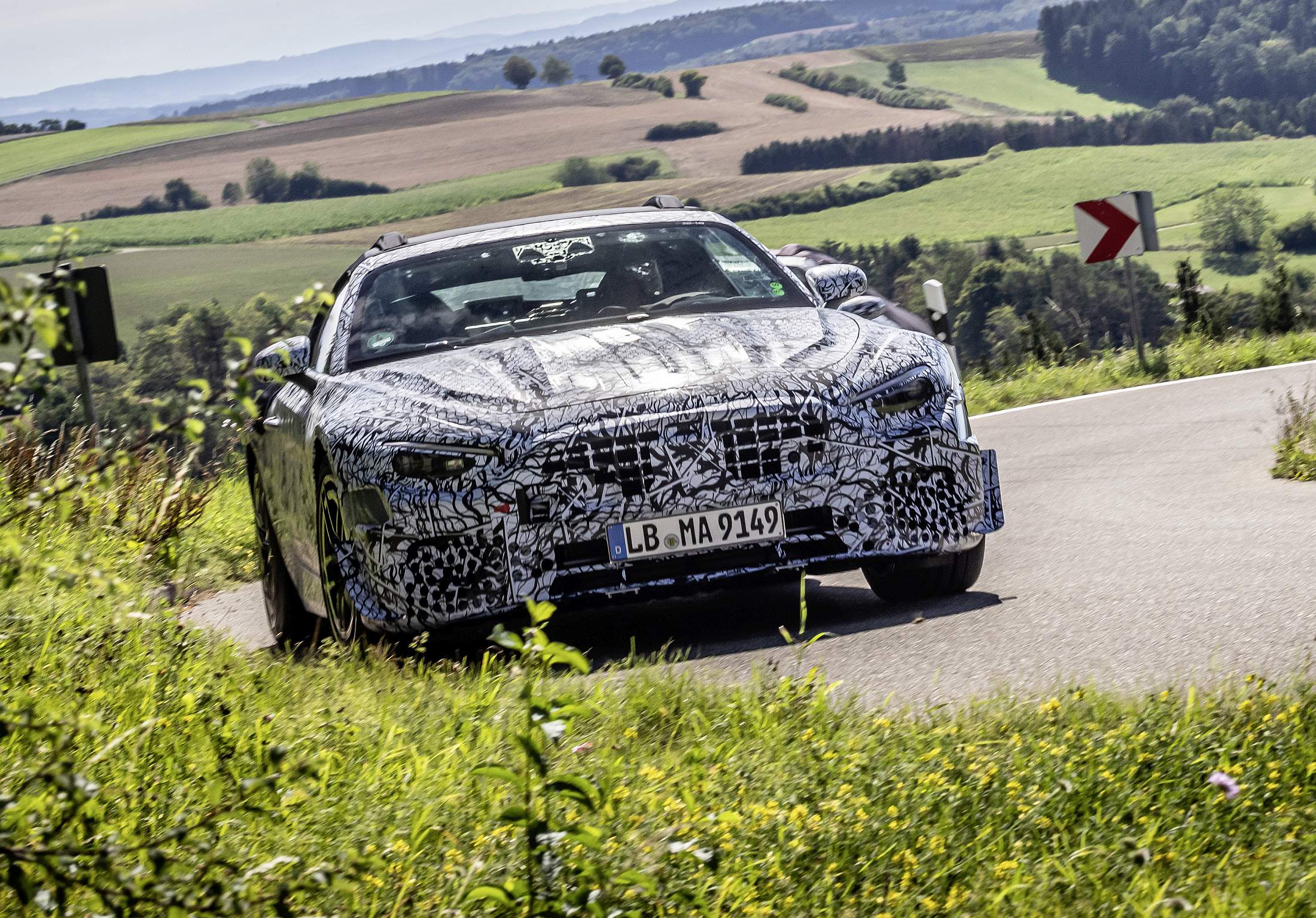 Die Legende lebt: Vorserienfahrzeuge des neuen SL Roadster starten zu ausführlichen Straßentests

The legend lives on: pre-production vehicles of the new SL Roadster embark on extensive road tests