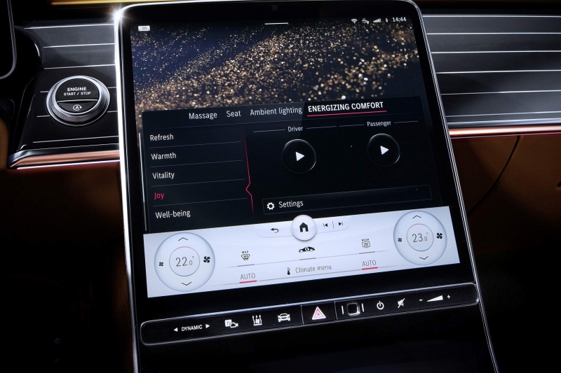 Meet the S-Class DIGITAL: „Luxury & Well-Being”: Persönliche Wohlfühloase: Angenehm reisen und fit bleiben
Meet the S-Class DIGITAL: “Luxury & Well-Being”: Personal wellness oasis: Comfortable travel while staying fit