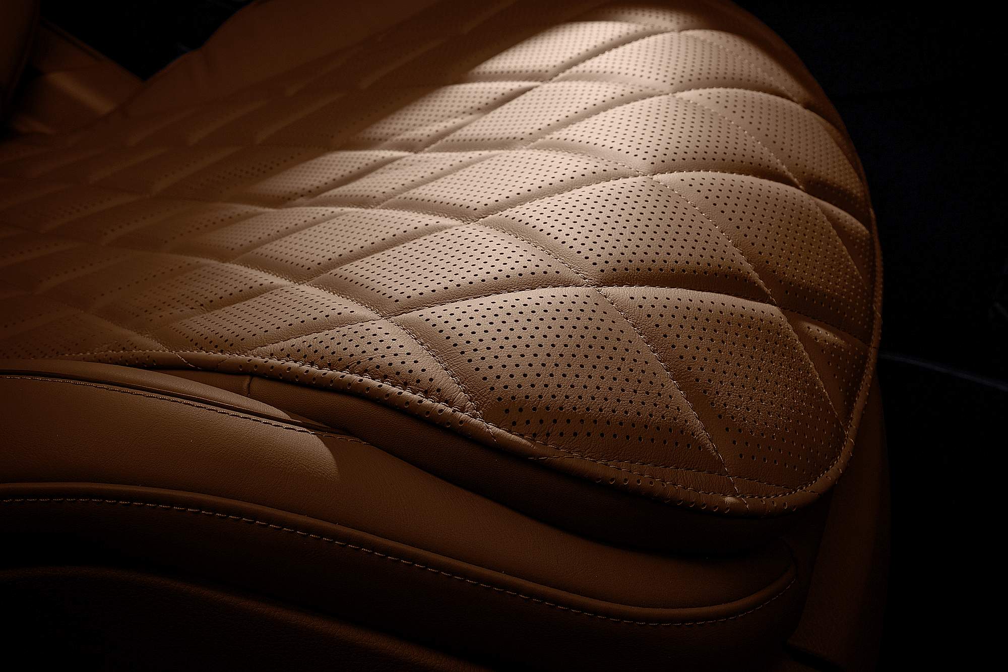 Meet the S-Class DIGITAL: „Luxury & Well-Being”: Persönliche Wohlfühloase: Angenehm reisen und fit bleiben

Meet the S-Class DIGITAL: “Luxury & Well-Being”: Personal wellness oasis: Comfortable travel while staying fit