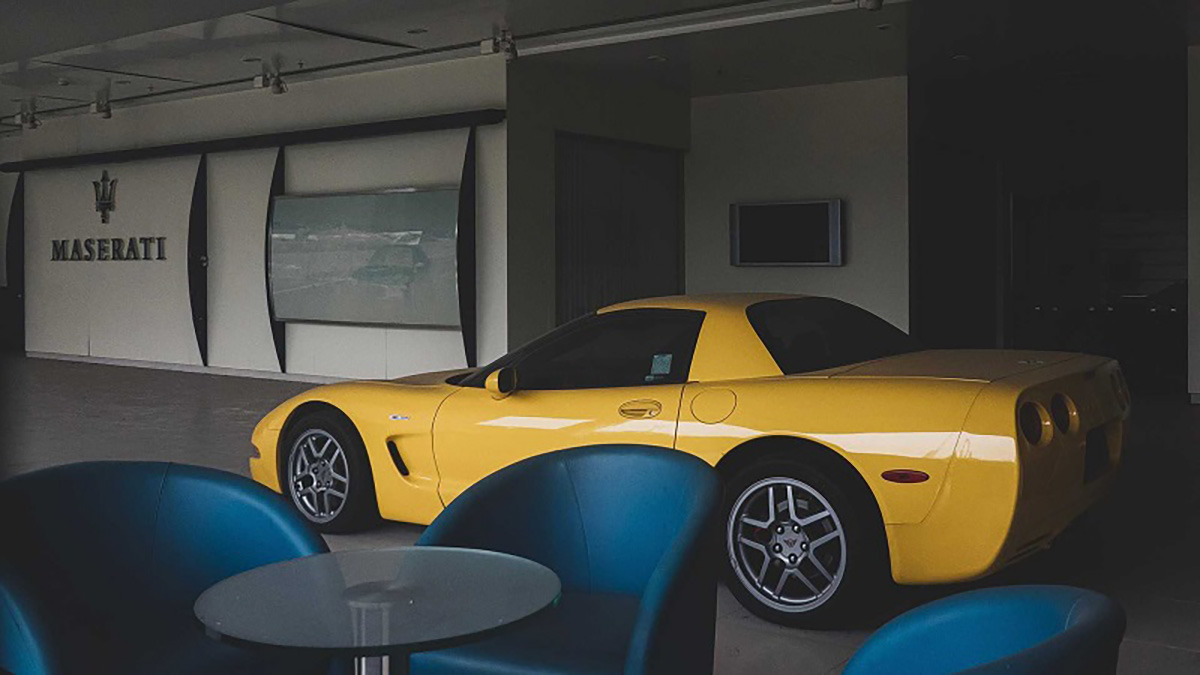 abandoned-corvette-z06-c5-side-rear