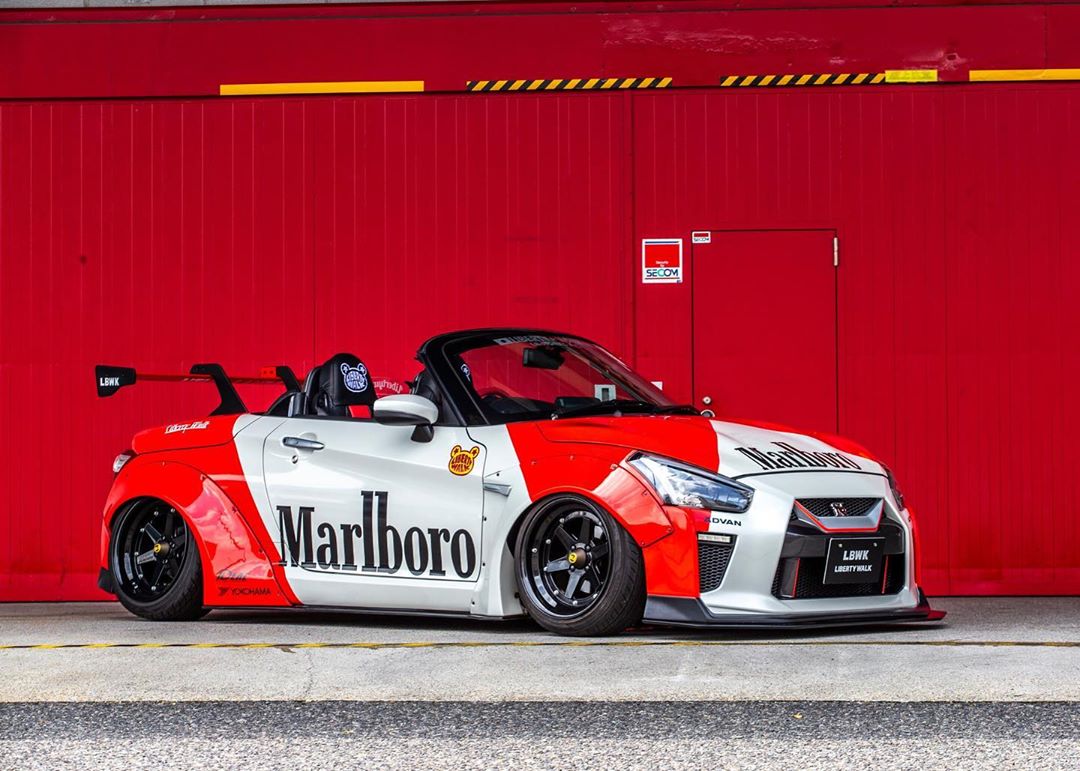 baby-godzilla-fake-nissan-gt-r-with-widebody-kit-has-race-livery-147381_1