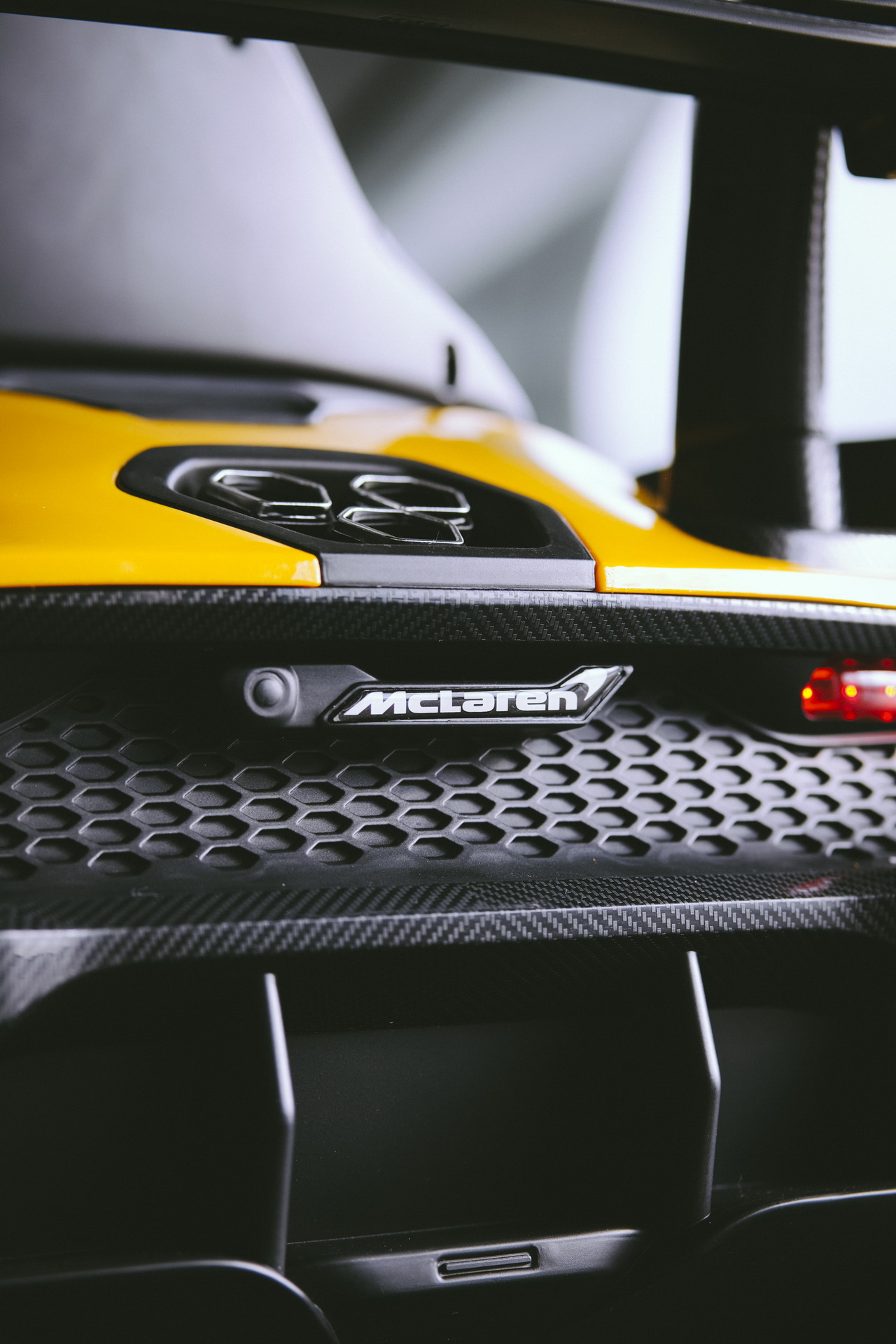 mclaren-senna-ride-on-toy-14