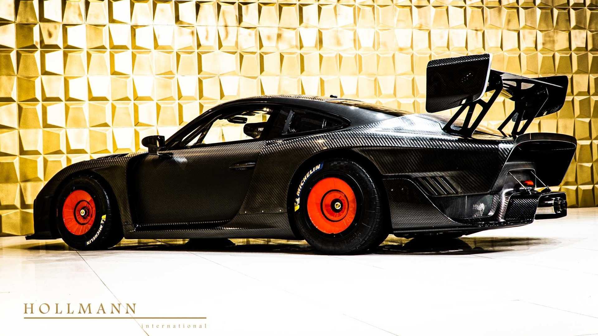 porsche-935-with-bare-carbon-fiber-body-for-sale-3