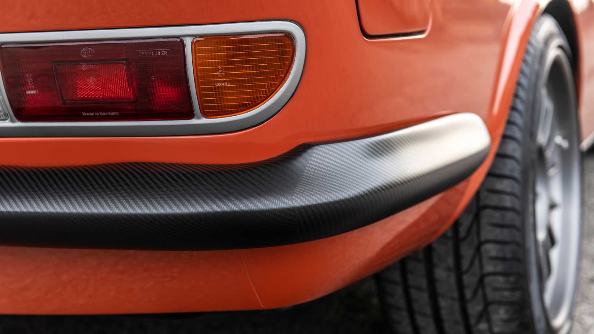 speedkore-1974-bmw-3.0-cs-rear-details