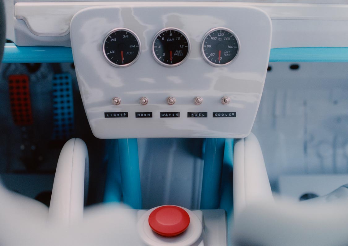 Project Geländewagen: eine Kooperation zwischen Mercedes-Benz und Virgil Abloh: Mit innovativem Design im Luxus neue Impulse setzen

Project Geländewagen: a Mercedes-Benz and Virgil Abloh collaboration: Driving luxury forward with innovative design