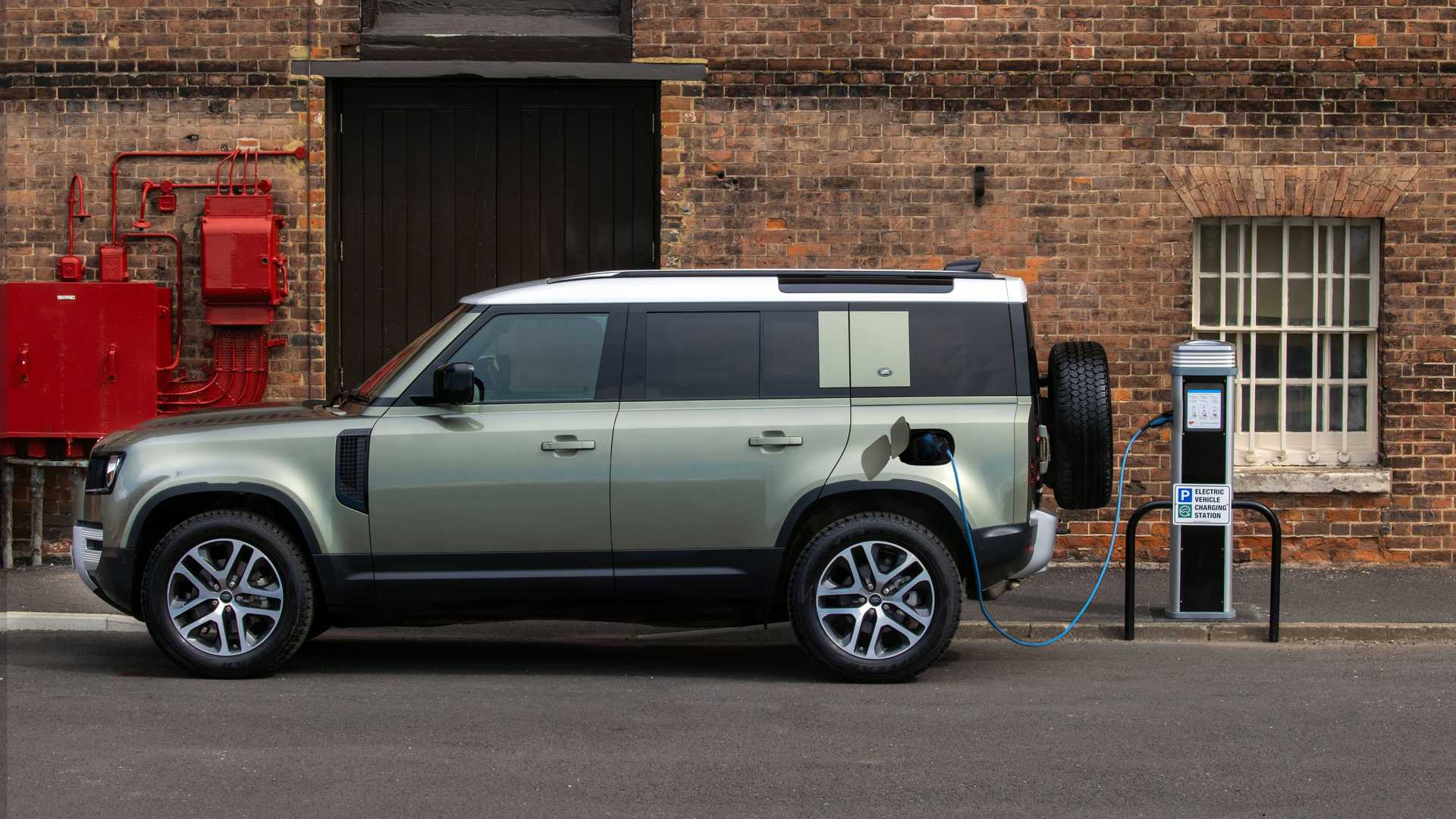 2021-land-rover-defender-phev